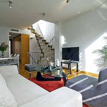 Private Terrace Penthouse That Accommodates 6 Pax Apartment