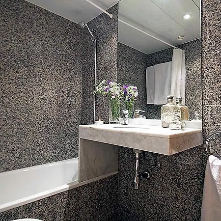 Apartament Private Terrace Penthouse That Accommodates 6 Pax Barcelona